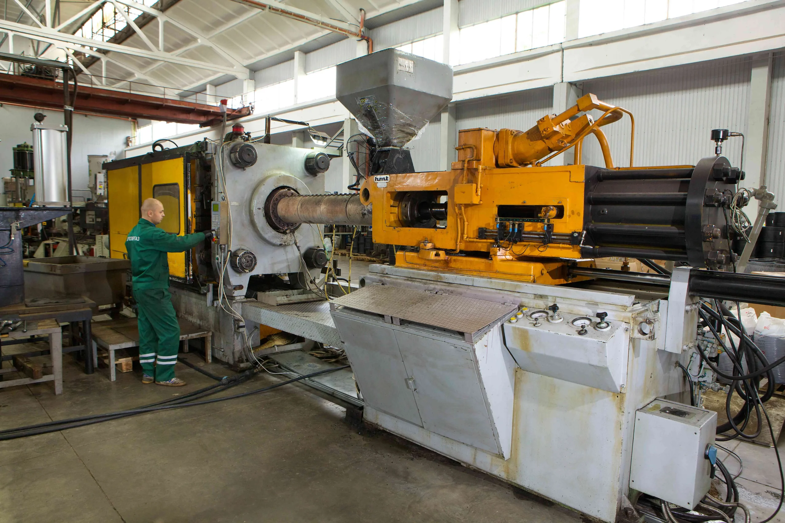 Fasilitas Workshop Injeksi Polimer Core Box PT AJP