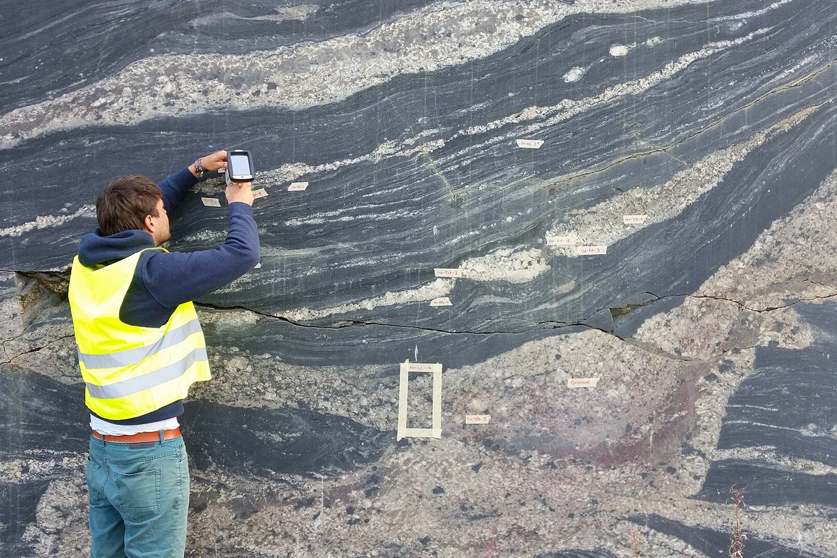 Jasa Studi Kelayakan dan Pemetaan Geologi Tambang PT AJP