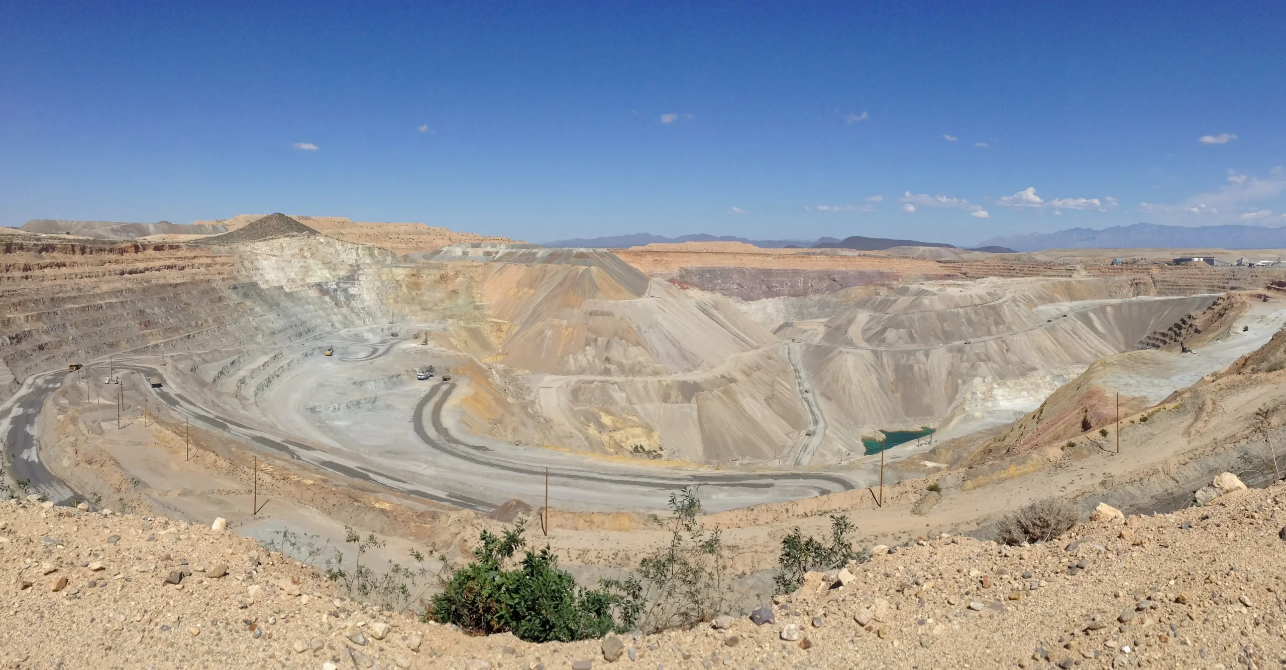 Lanskap Formasi Jenjang Tambang Terbuka Mineral